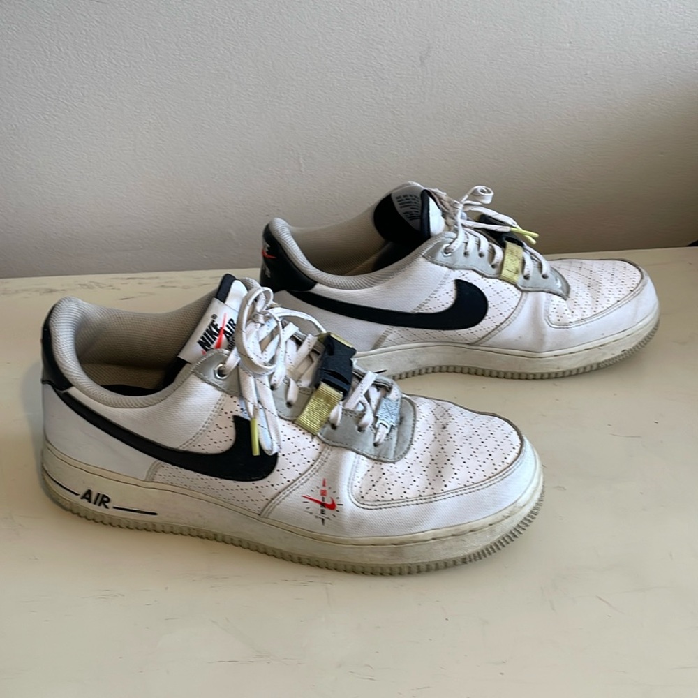 Nike Air Force 1 LV8 Swoosh Compass